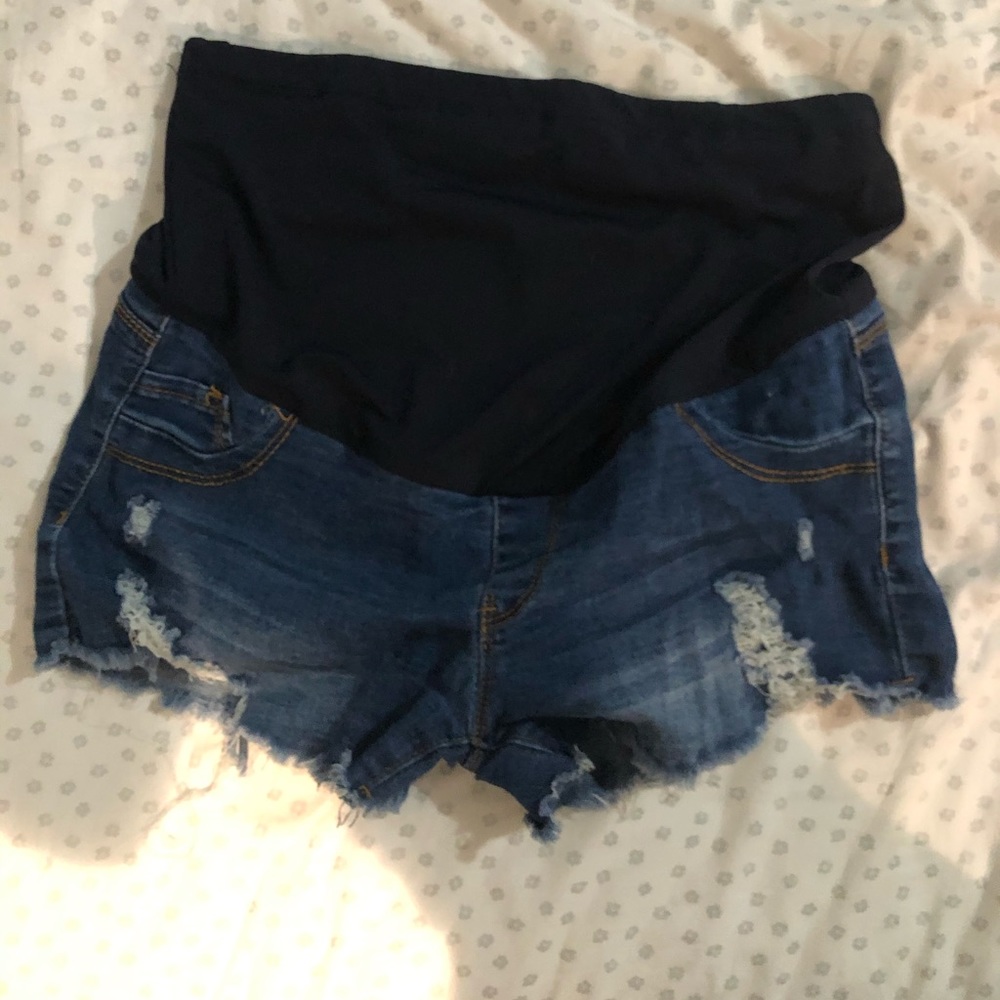 Maternity shorts size medium!